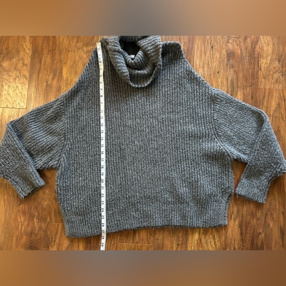 Cowl Neck Oversized Sweater Women’s Size Medium - Picture 6 of 9